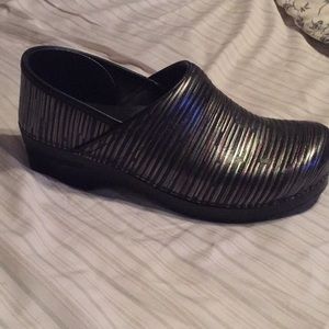 brand new pair of dansko nursing shoes!!